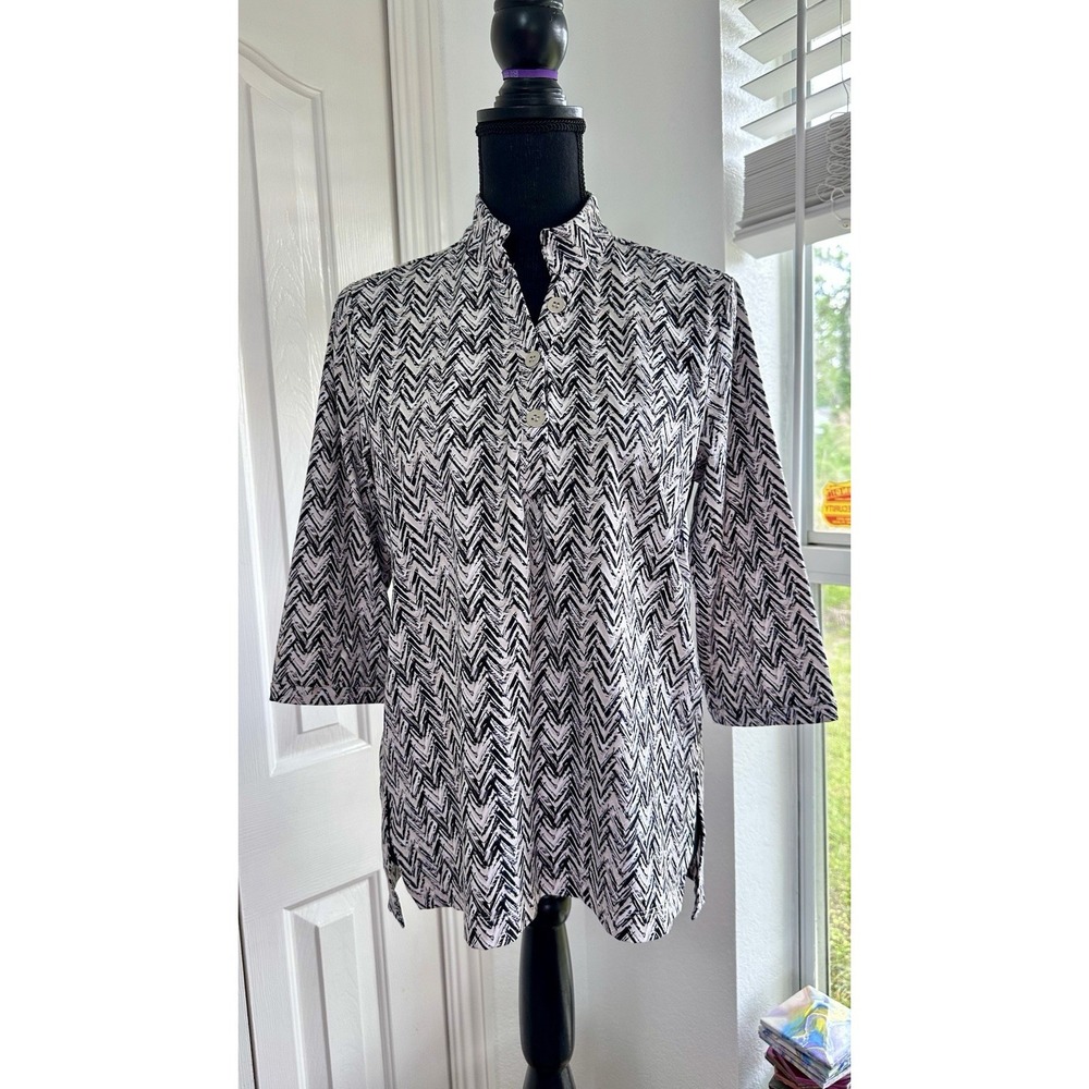 Lulu-B Top Tunic Women M Black White Taupe Geometric Link Print V-Neck Nylon